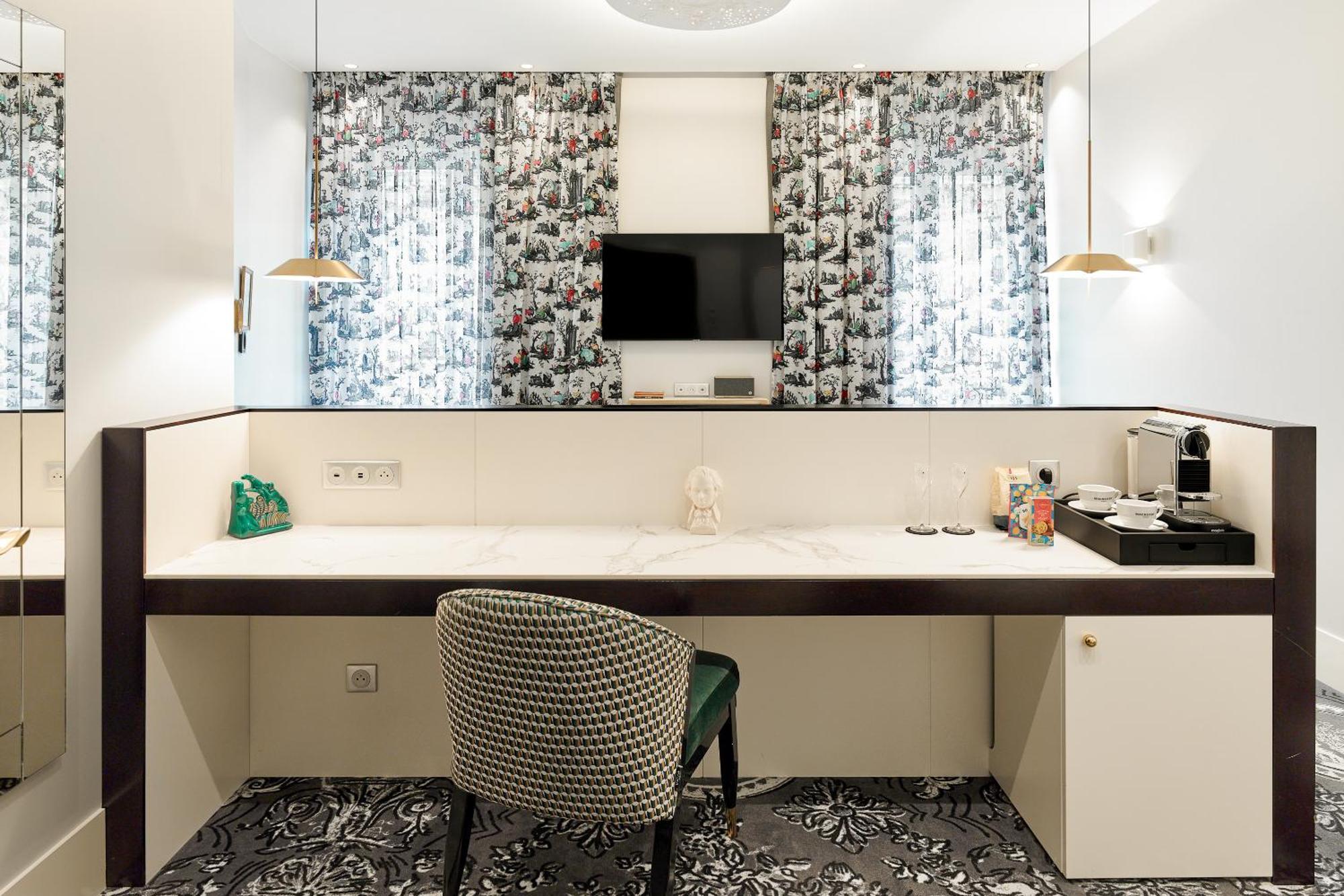 Deluxe King Room Afterworks